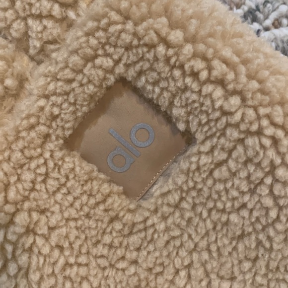 NWOT beautiful reversible ALO jacket with hood. - Picture 6 of 6